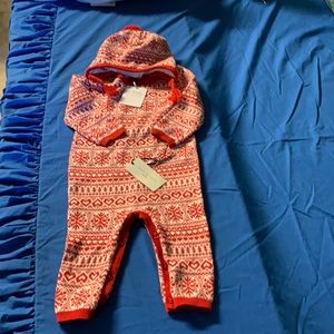 New Max Studio Sweater Onsie Red White Snowflake Beanie Hat Included 6-9Mo Wow!